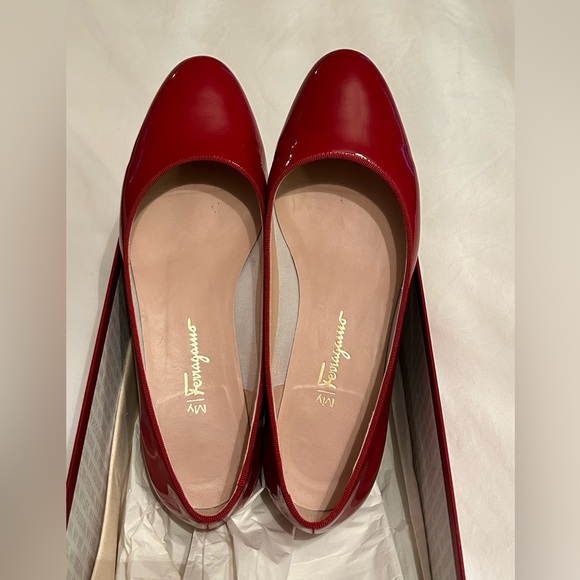 Salvatore Ferragamo red patent leather ballet flats! - Picture 2 of 5